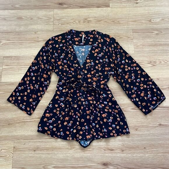 Free People L’amour Floral Printed Black Combo Romper Size 2 - Picture 2 of 6